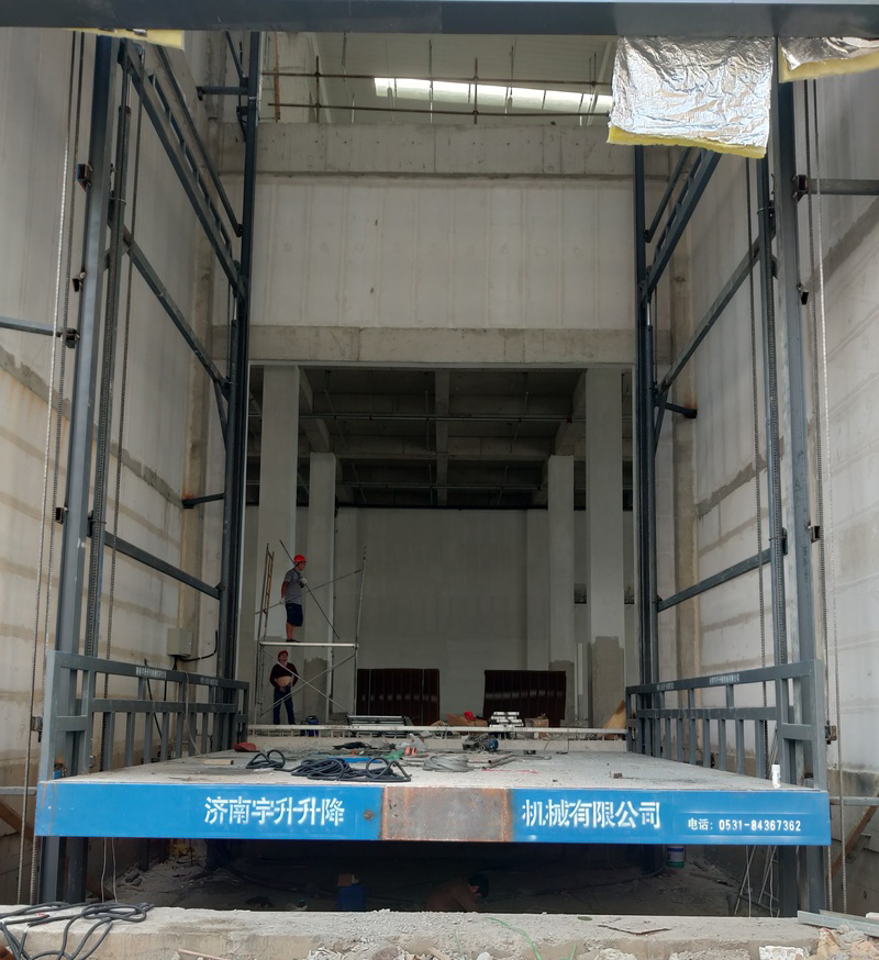 大臺(tái)面導(dǎo)軌式升降平臺(tái)